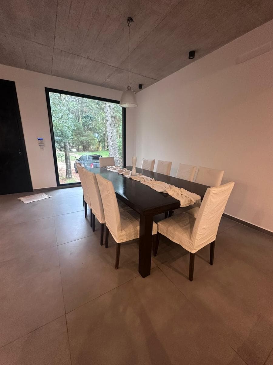 Modern 4-room house for rent in Mar de las Pampas
