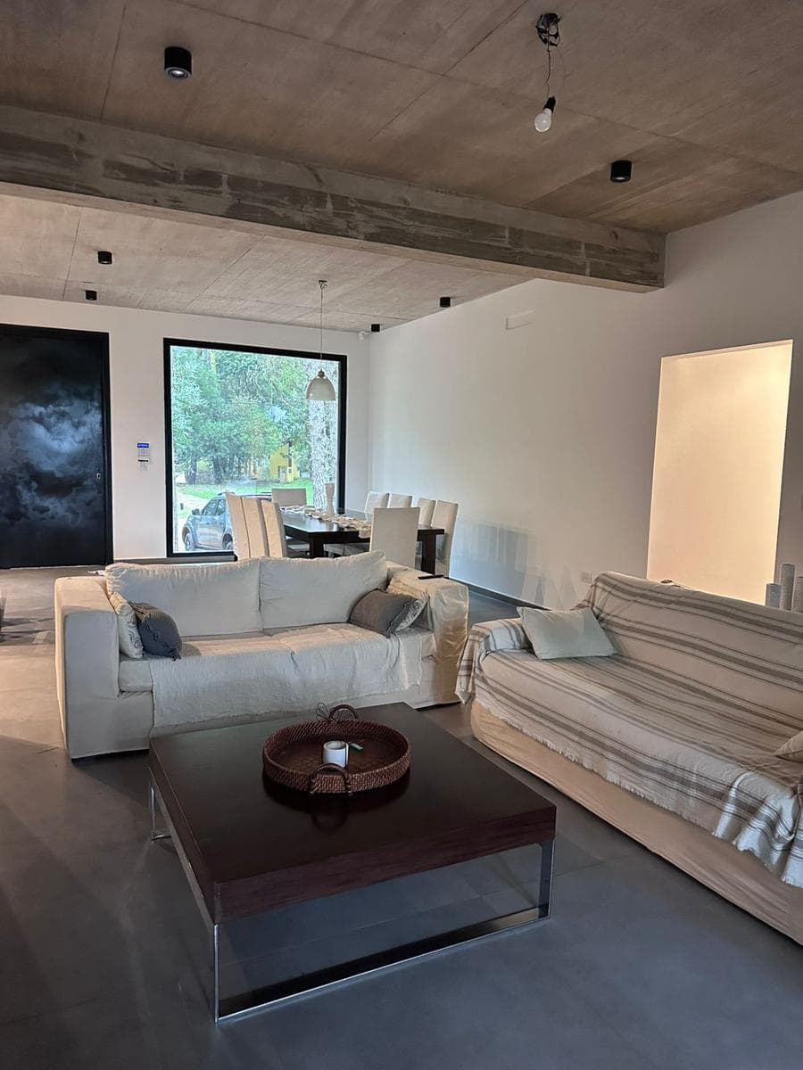 Modern 4-room house for rent in Mar de las Pampas