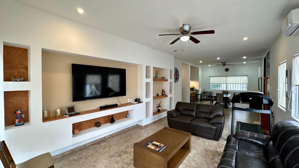 HOUSE FOR SALE ON COL. ALFREDO V. BONFIL STREET WITH A SEPARATE DUPLEX