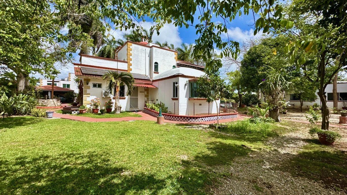 HOUSE FOR SALE ON COL. ALFREDO V. BONFIL STREET WITH A SEPARATE DUPLEX