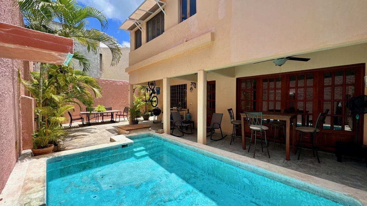 HOUSE FOR SALE IN SM 2A, CANCUN, WITH ITS OWN POOL