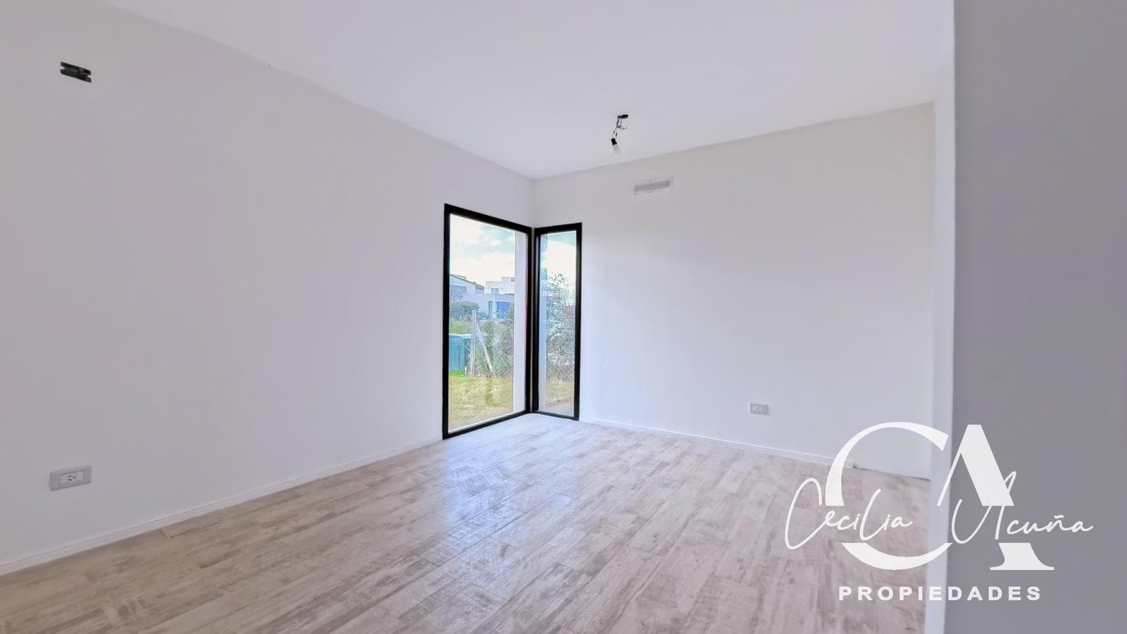 House for Sale in La Laguna, San Sebastián