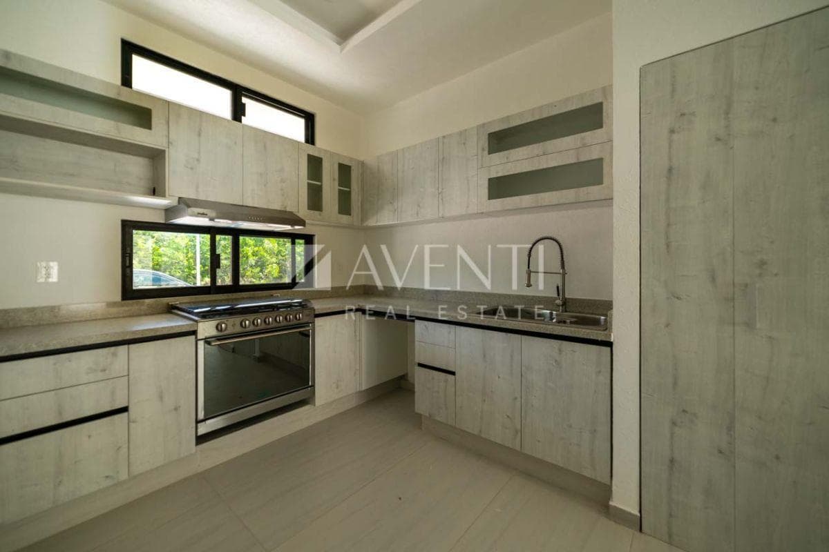 House for Sale and Rent, Rio Residencial, Cancún.