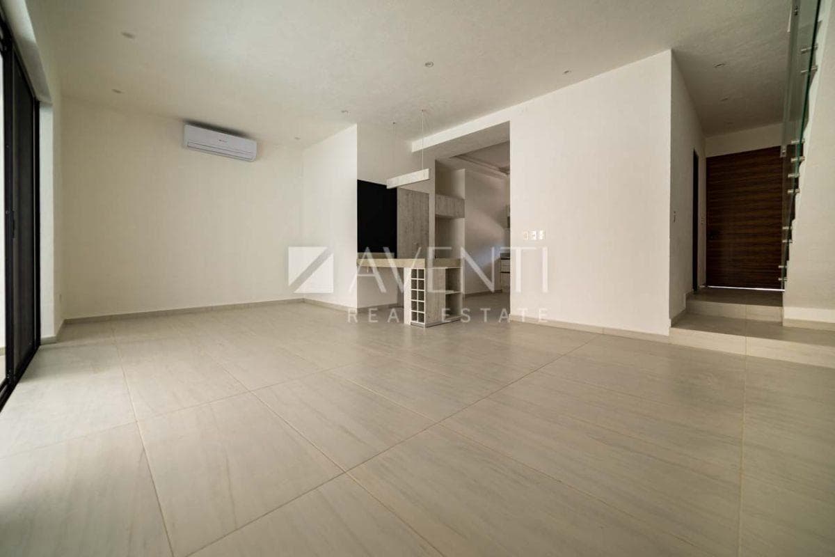 House for Sale and Rent, Rio Residencial, Cancún.