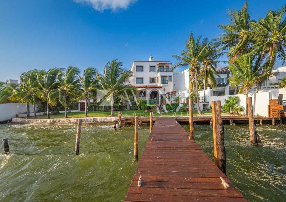 House for Sale in the Pok Ta Pok Residential Complex in Cancún's Hotel Zone