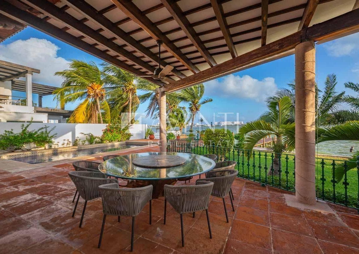 House for Sale in the Pok Ta Pok Residential Complex in Cancún's Hotel Zone