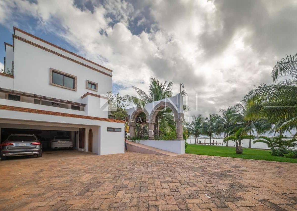 House for Sale in the Pok Ta Pok Residential Complex in Cancún's Hotel Zone