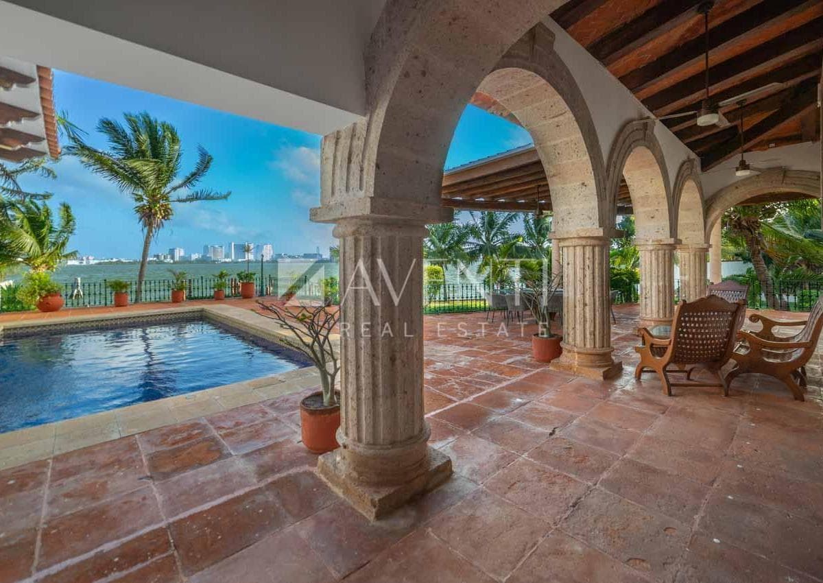 House for Sale in the Pok Ta Pok Residential Complex in Cancún's Hotel Zone