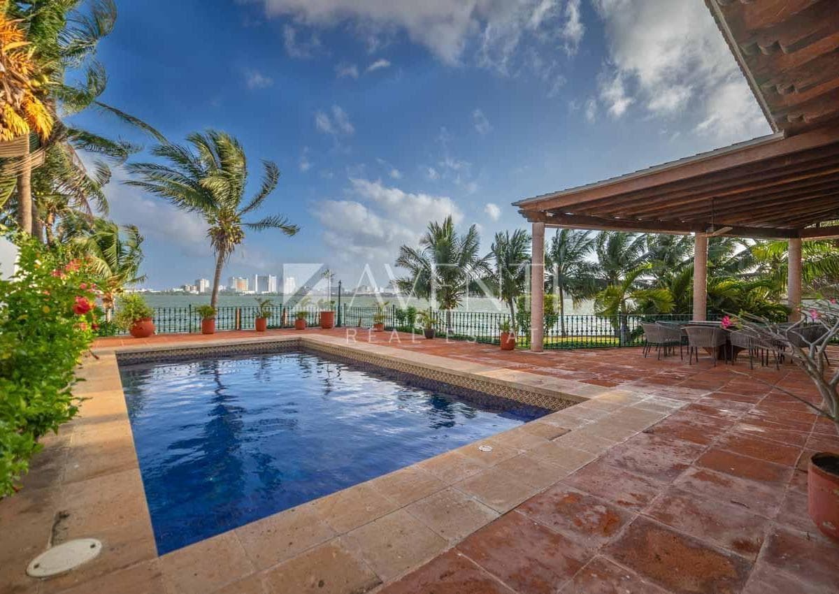 House for Sale in the Pok Ta Pok Residential Complex in Cancún's Hotel Zone