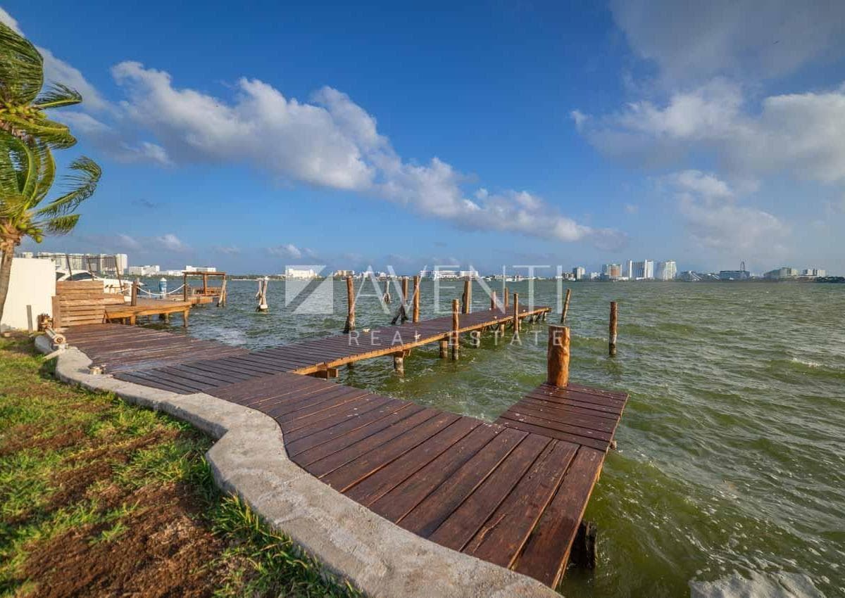 House for Sale in the Pok Ta Pok Residential Complex in Cancún's Hotel Zone