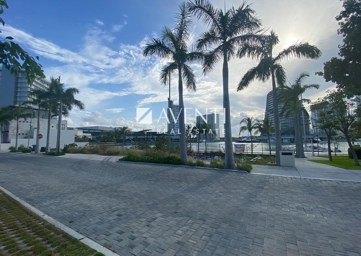 Land for Sale, La Marina Residencial, Cancún.