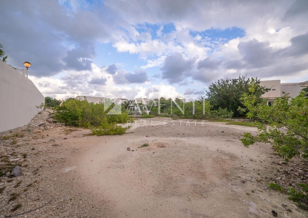 Land for Sale in the Isla Dorada Residential Complex in Cancún