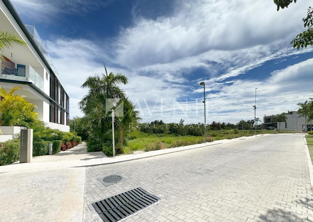 Land for Sale, Laguna I Residential Development, Cancún.