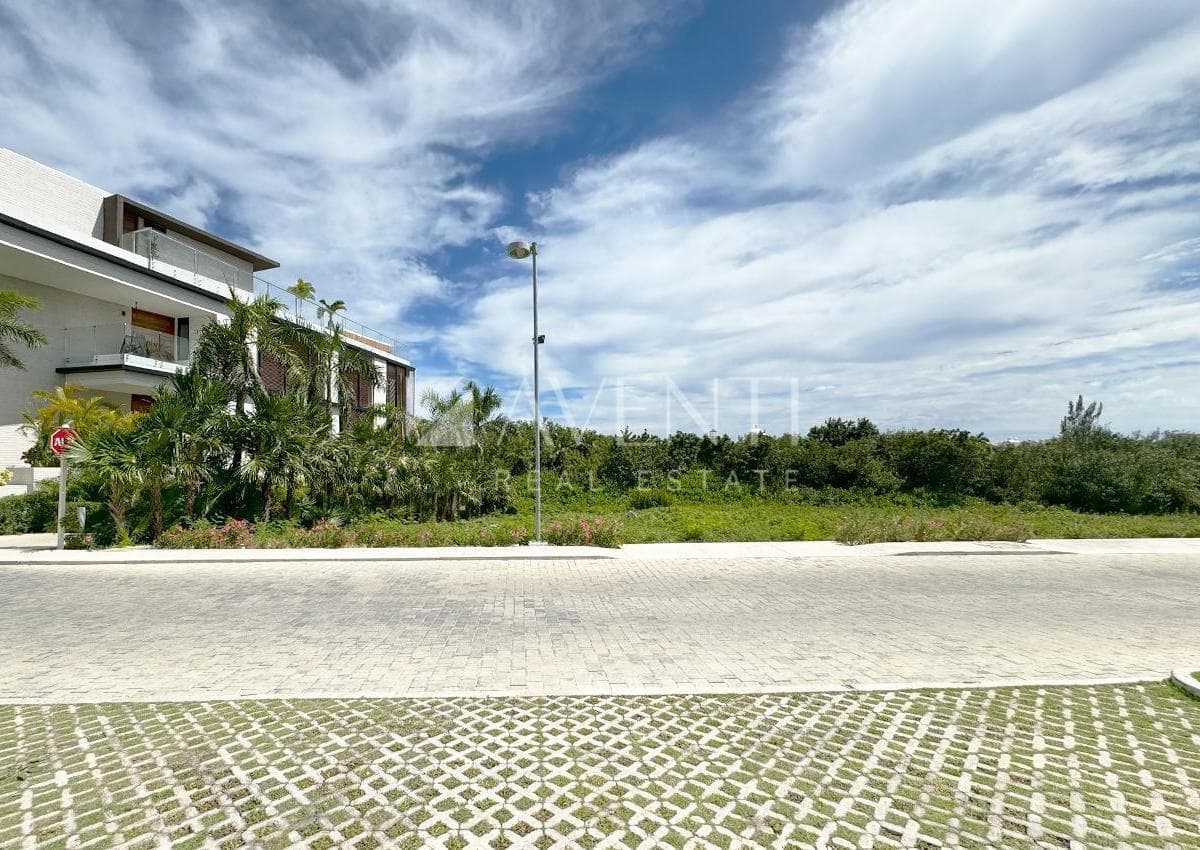 Land for Sale, Laguna I Residential Development, Cancún.