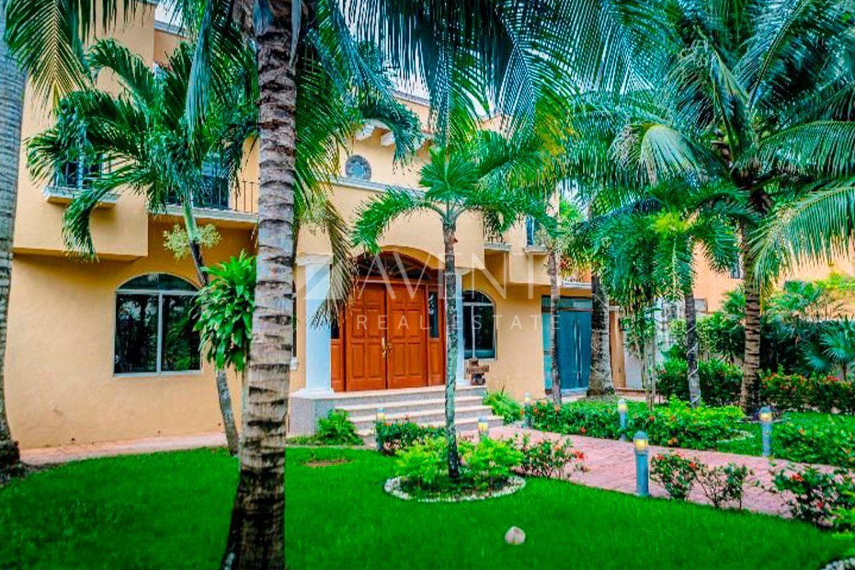 Furnished house available in Campestre Residencial, Cancún.