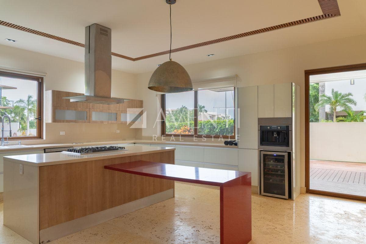 HOUSE FOR SALE, LOS CANALES, PUERTO CANCÚN, CANCÚN