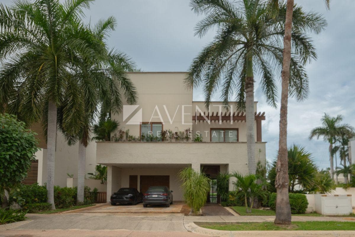 HOUSE FOR SALE, LOS CANALES, PUERTO CANCÚN, CANCÚN