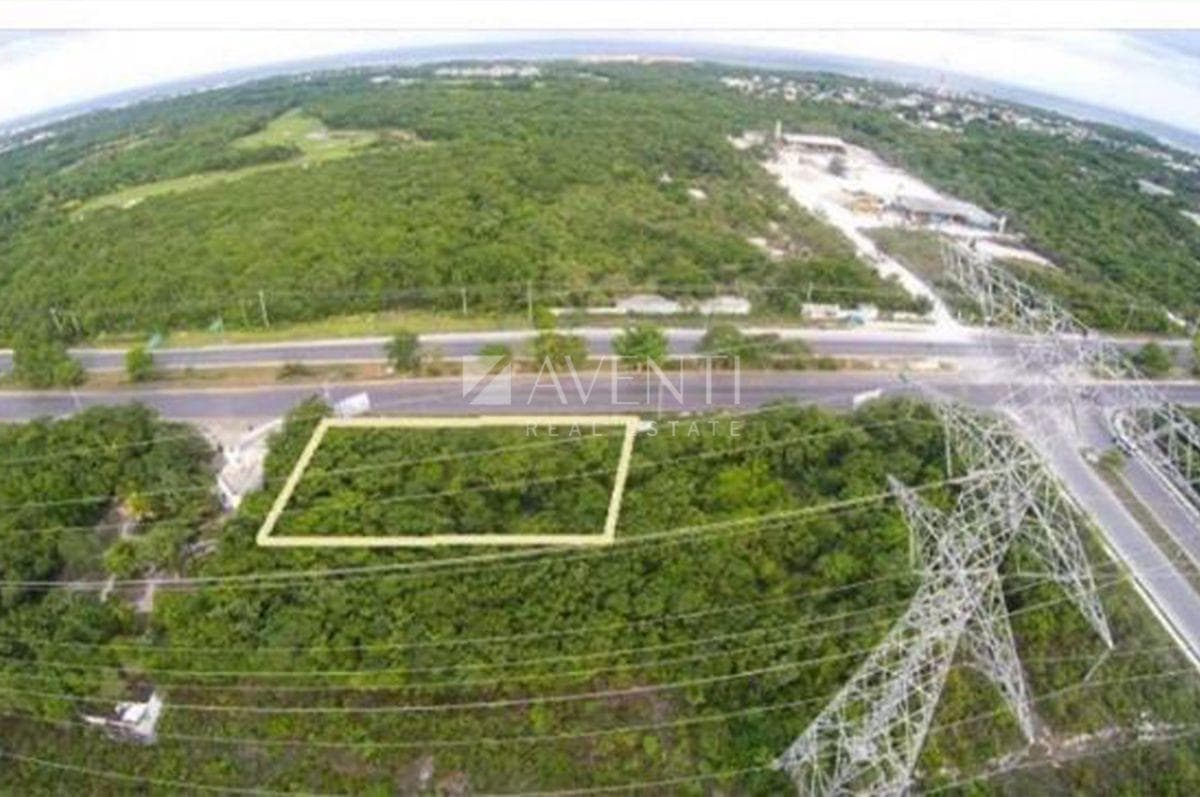 Mixed-Use Land for Sale, Cancún–Playa Federal Highway, Cancún.