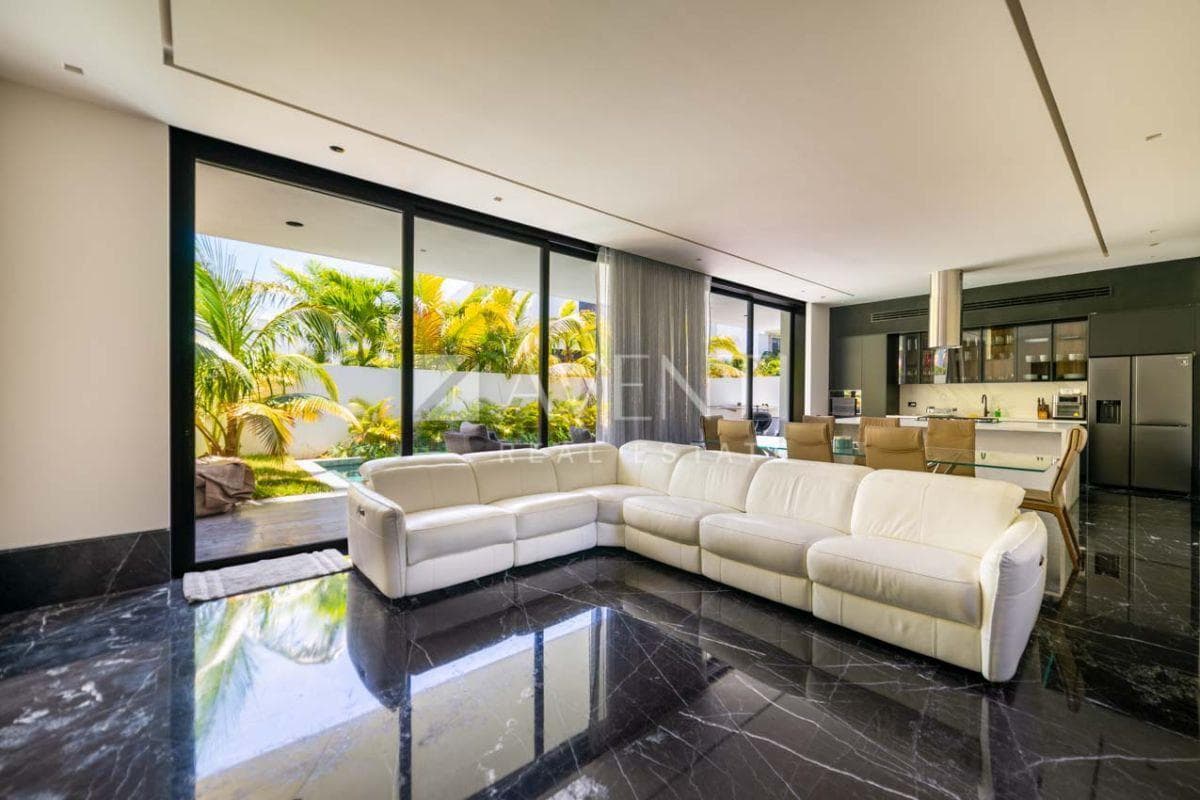 HOUSE FOR SALE, ISLA DORADA, CANCUN HOTEL DISTRICT, CANCUN