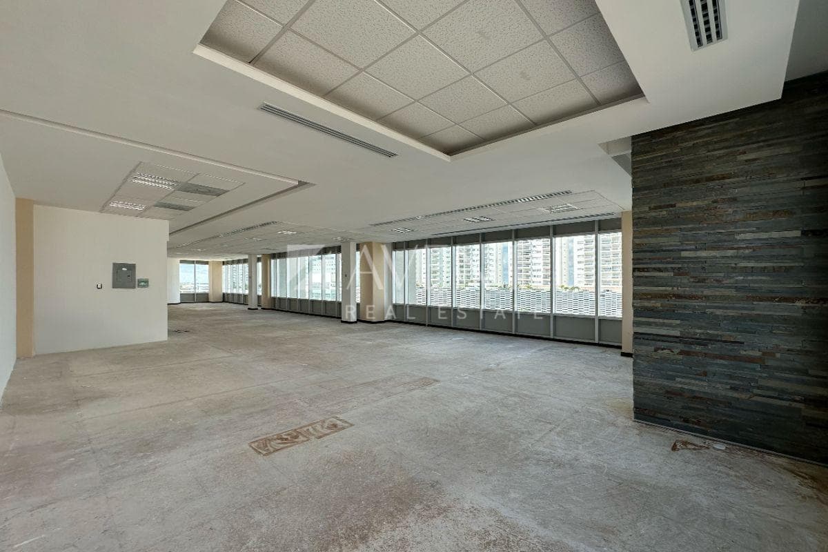 263 mts2 office space for sale at Spectrum Corporate Center, Cancún.