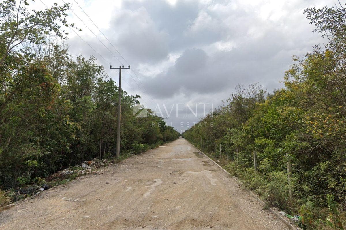 Land for Sale, Between Huayacan Ave. and Colosio, Cancún.