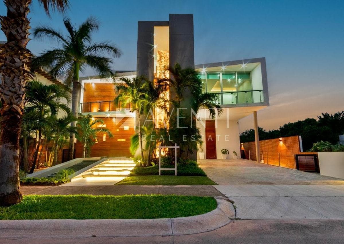 House for sale in Puerto Cancún, Los Canales Residential Community, Cancún.
