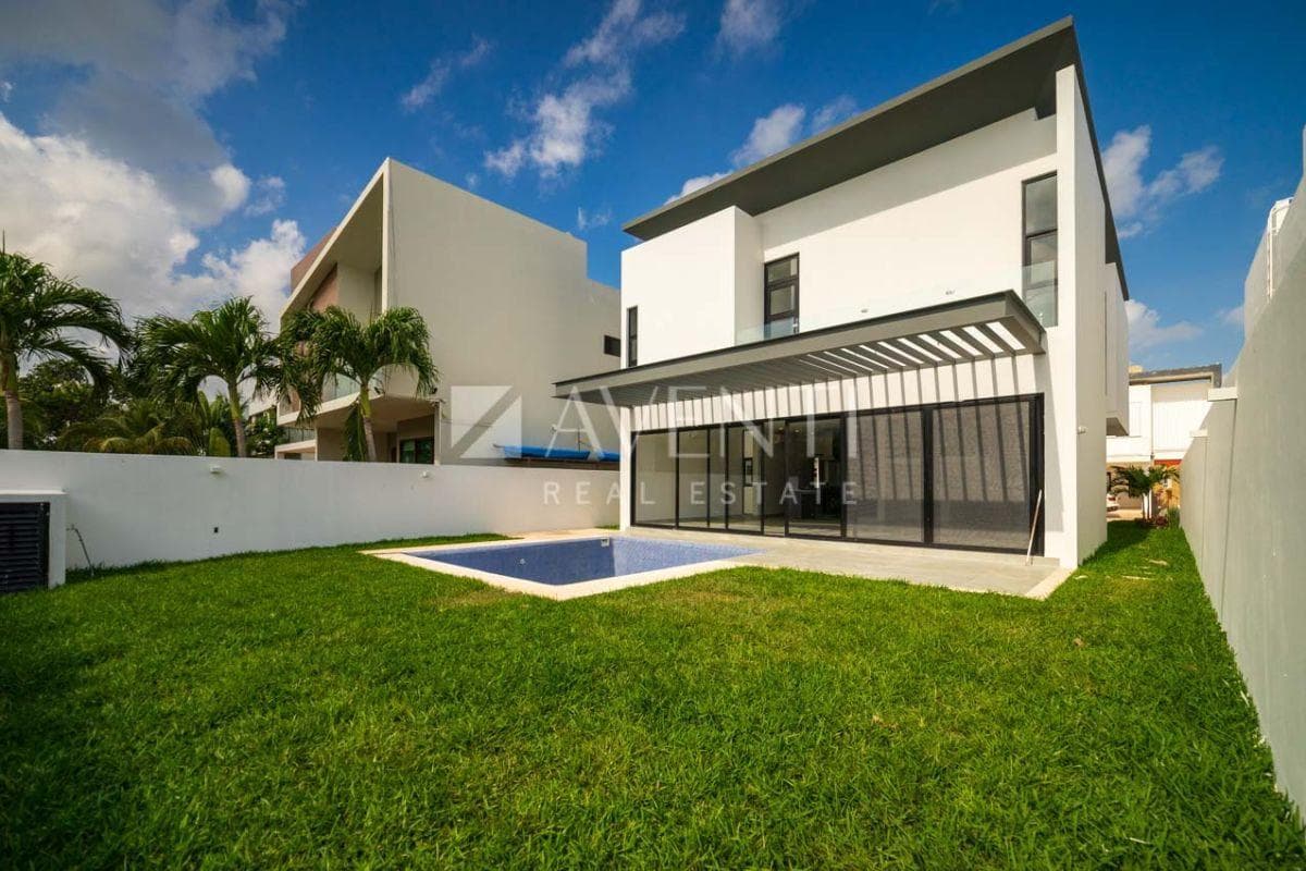House for Sale, Lagos del Sol Residential Community, Cancún.