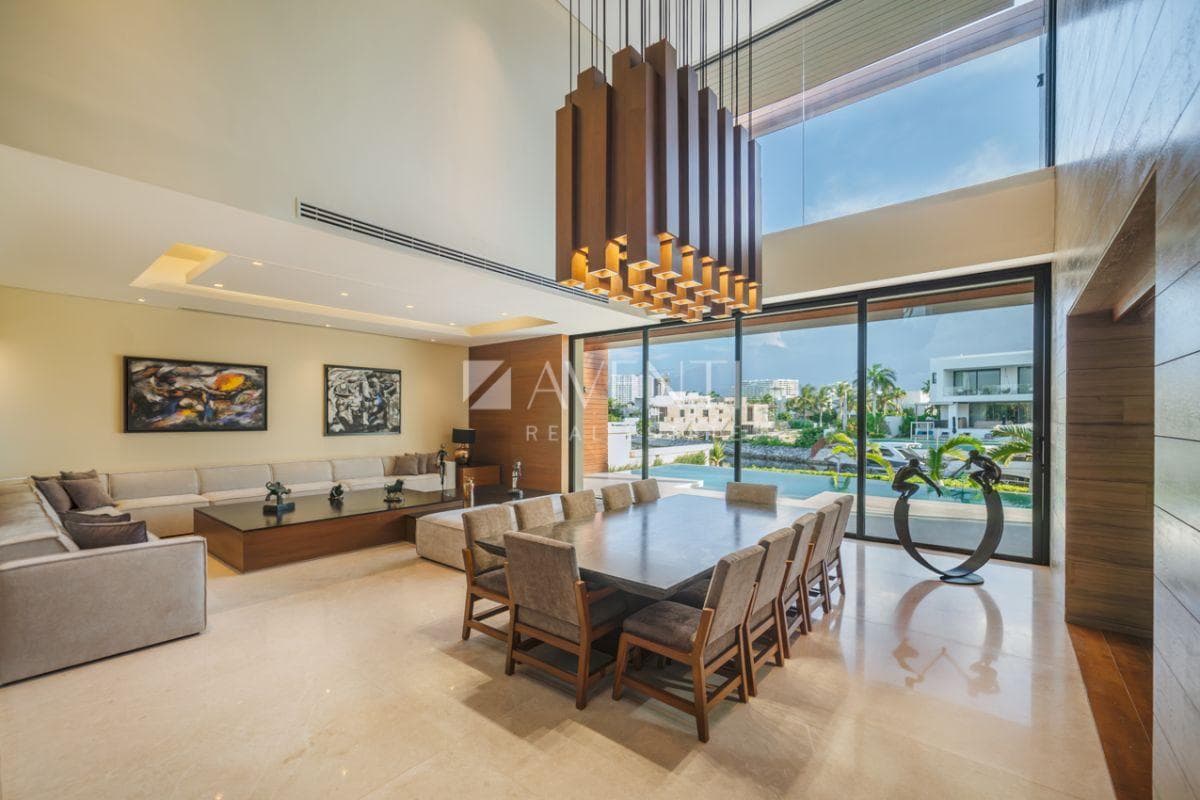 House for Sale, Los Canales Residential Complex, Cancún, Quintana Roo.