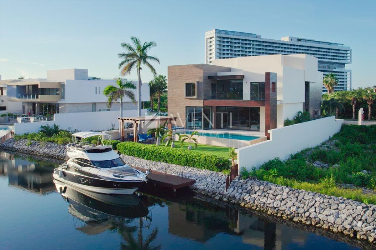 House for Sale, Los Canales Residential Complex, Cancún, Quintana Roo.
