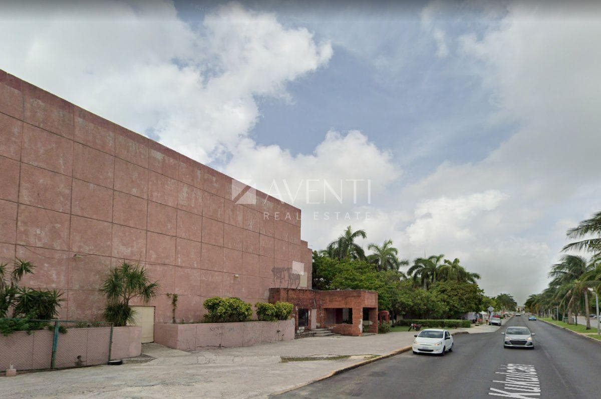 Tourism-oriented commercial lot for sale in the Hotel Zone, Cancún.