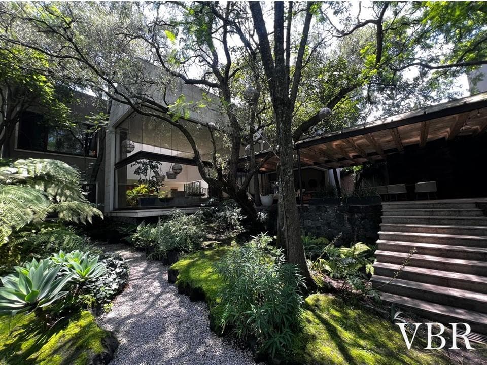Luxury mansion in El Pedregal for sale.