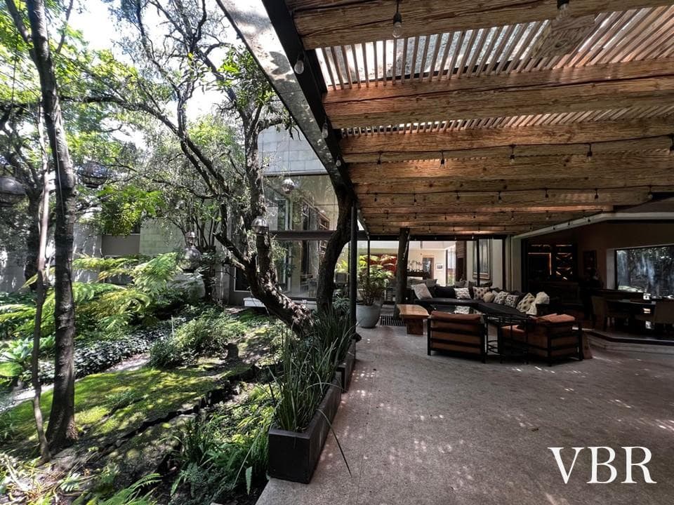 Luxury mansion in El Pedregal for sale.