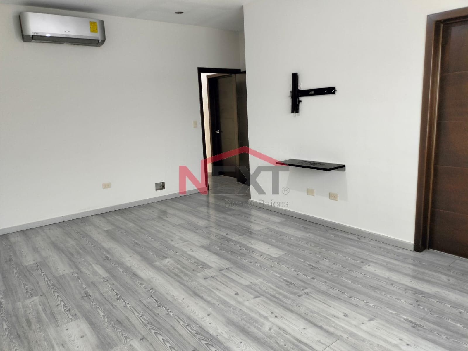 House for Sale Across from a Park in Privanzas del Campestre