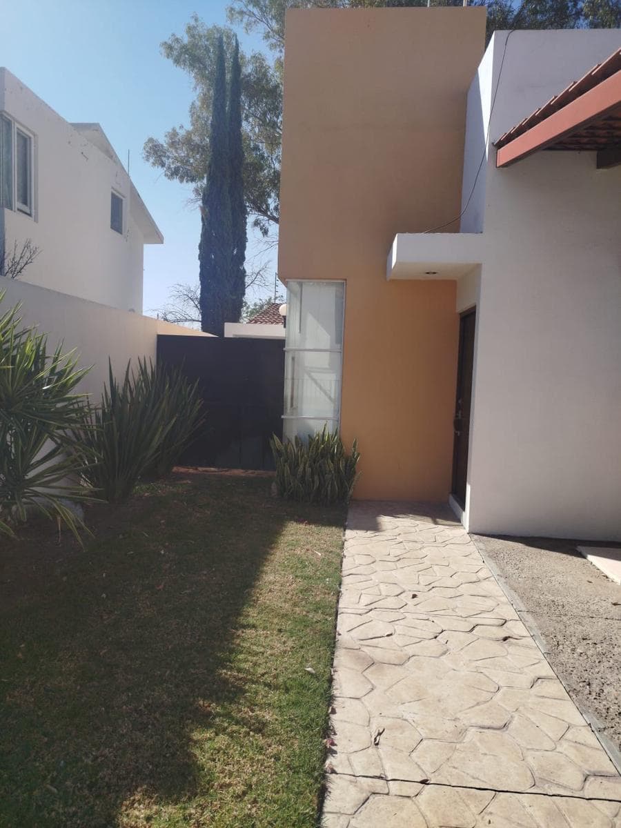 Single-Story House in the Tres Arroyos Subdivision