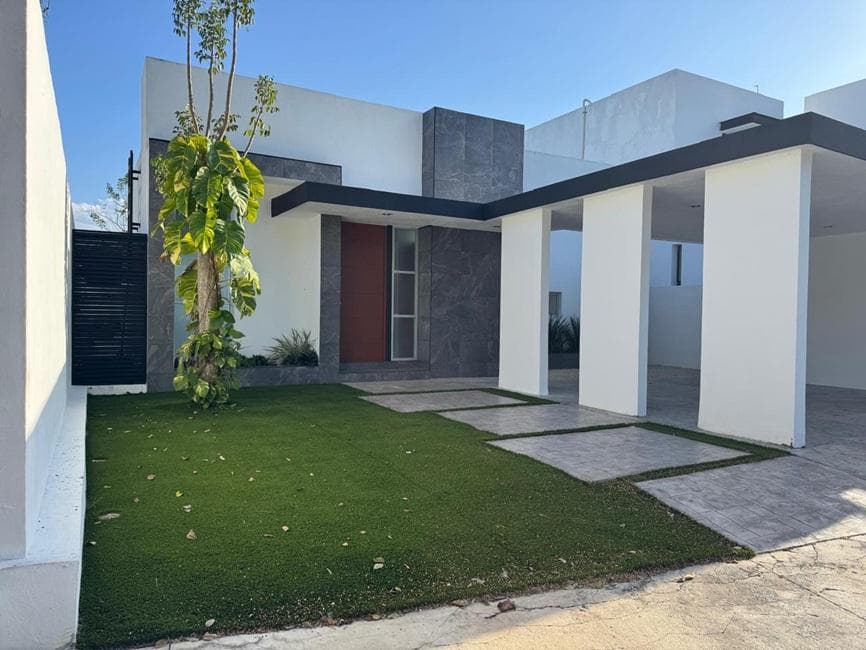 House in the Yucatán Country Club area