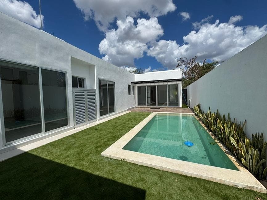 House in the Yucatán Country Club area