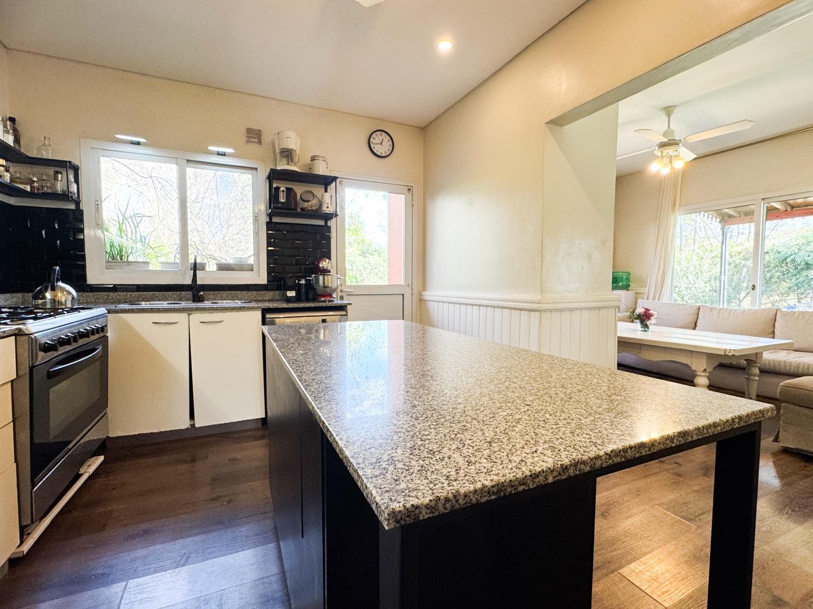 House for Sale in the Santa Barbara NeighborhoodHouse
