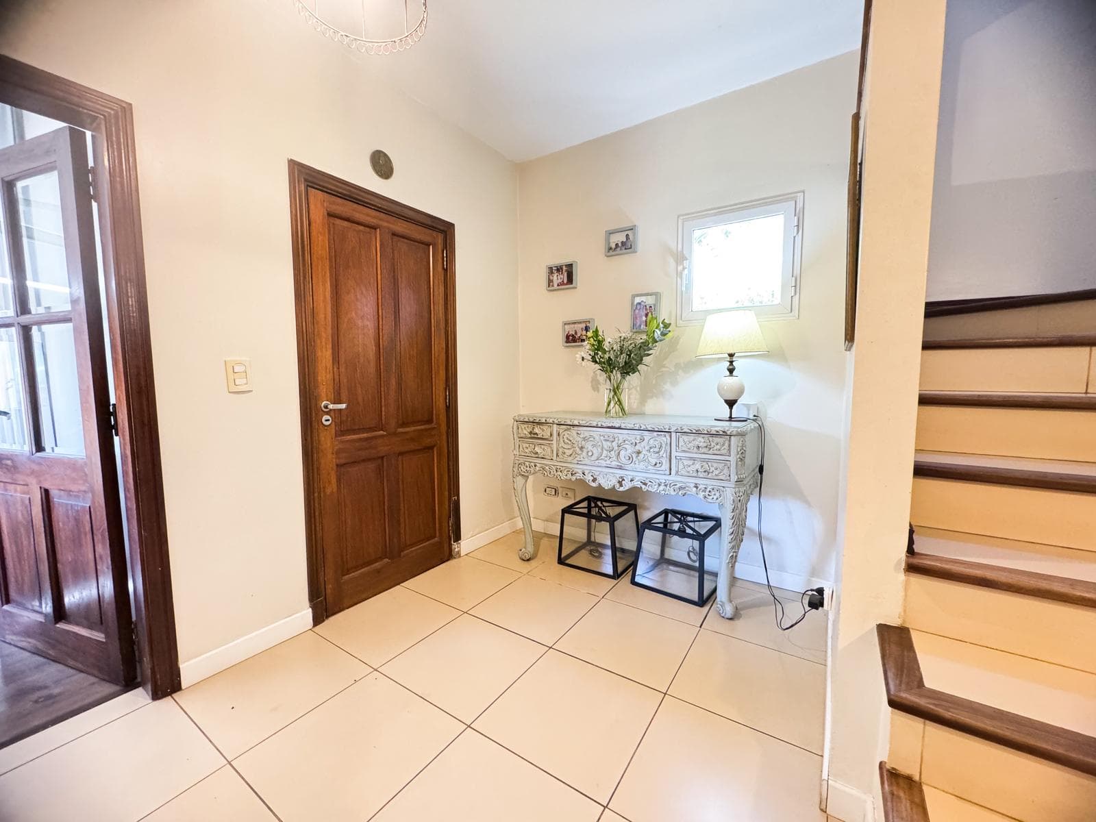 House for Sale in the Santa Barbara NeighborhoodHouse