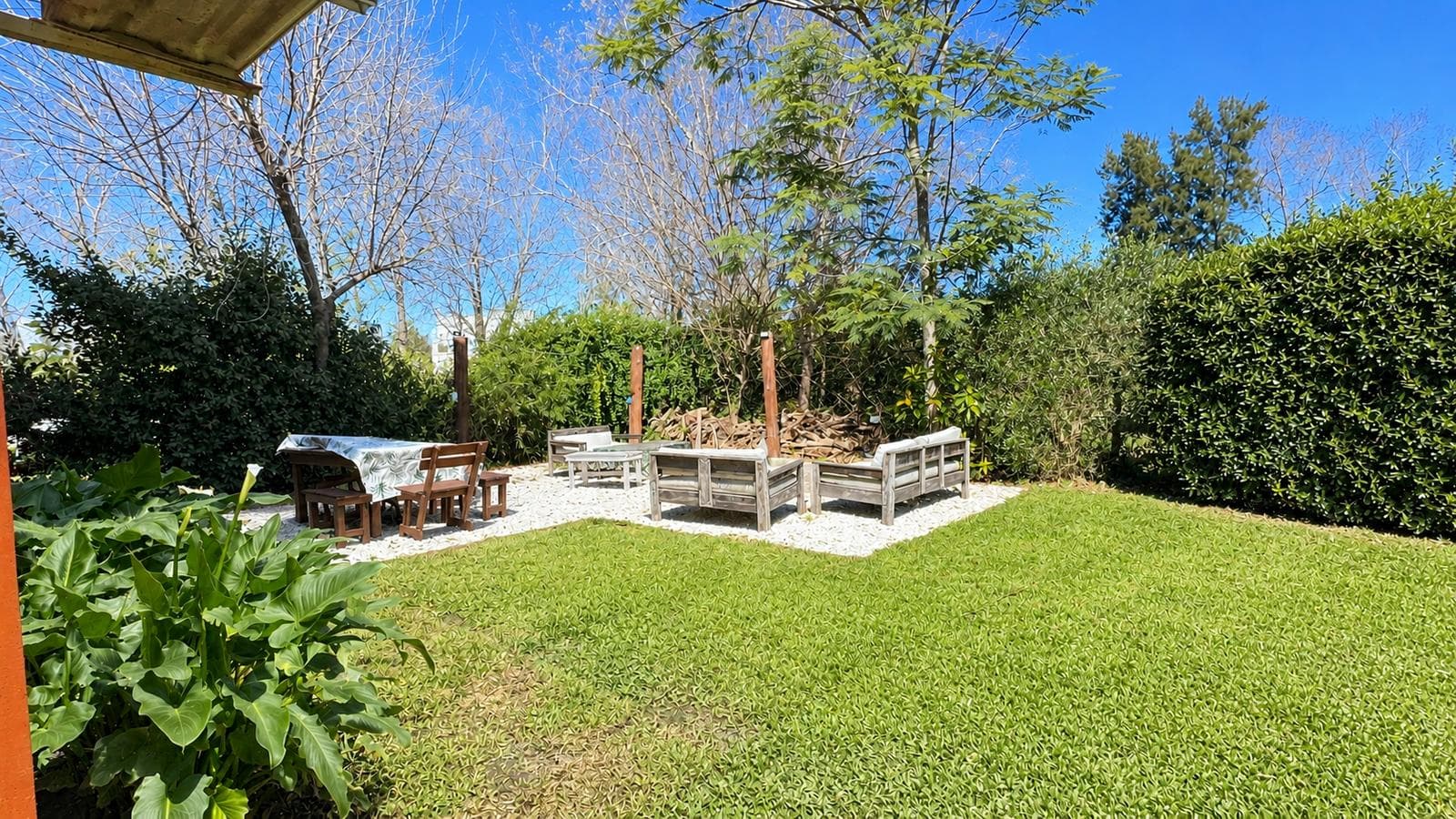 House for Sale in the Santa Barbara NeighborhoodHouse