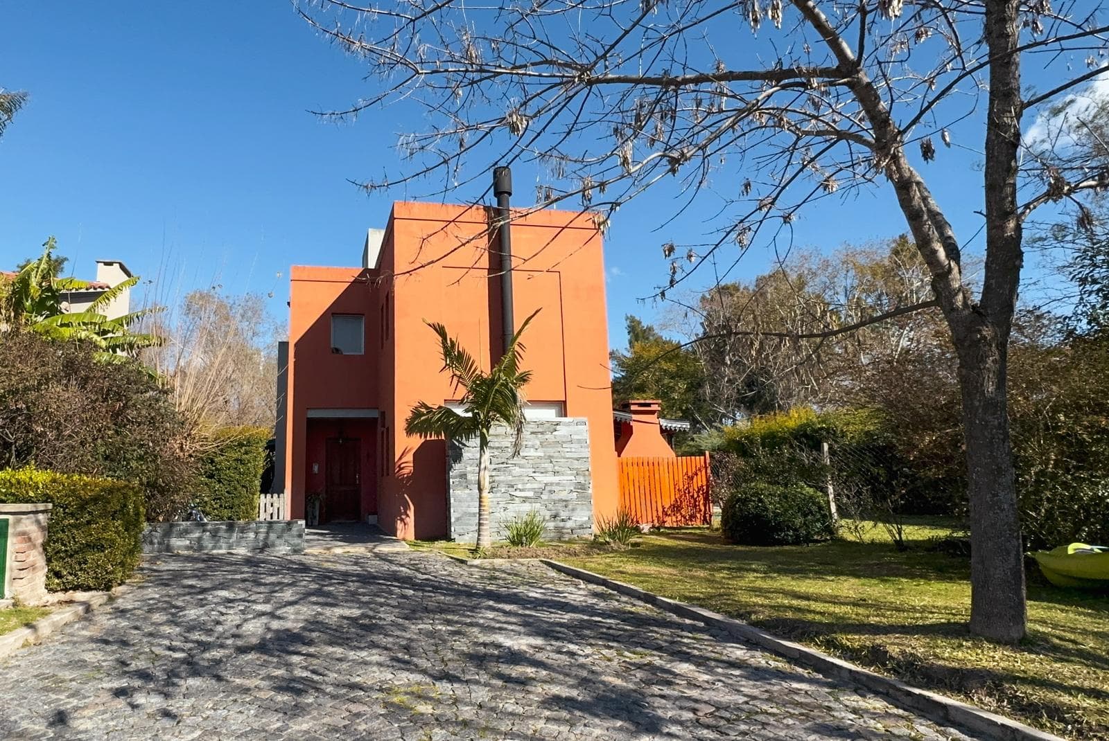 House for Sale in the Santa Barbara NeighborhoodHouse