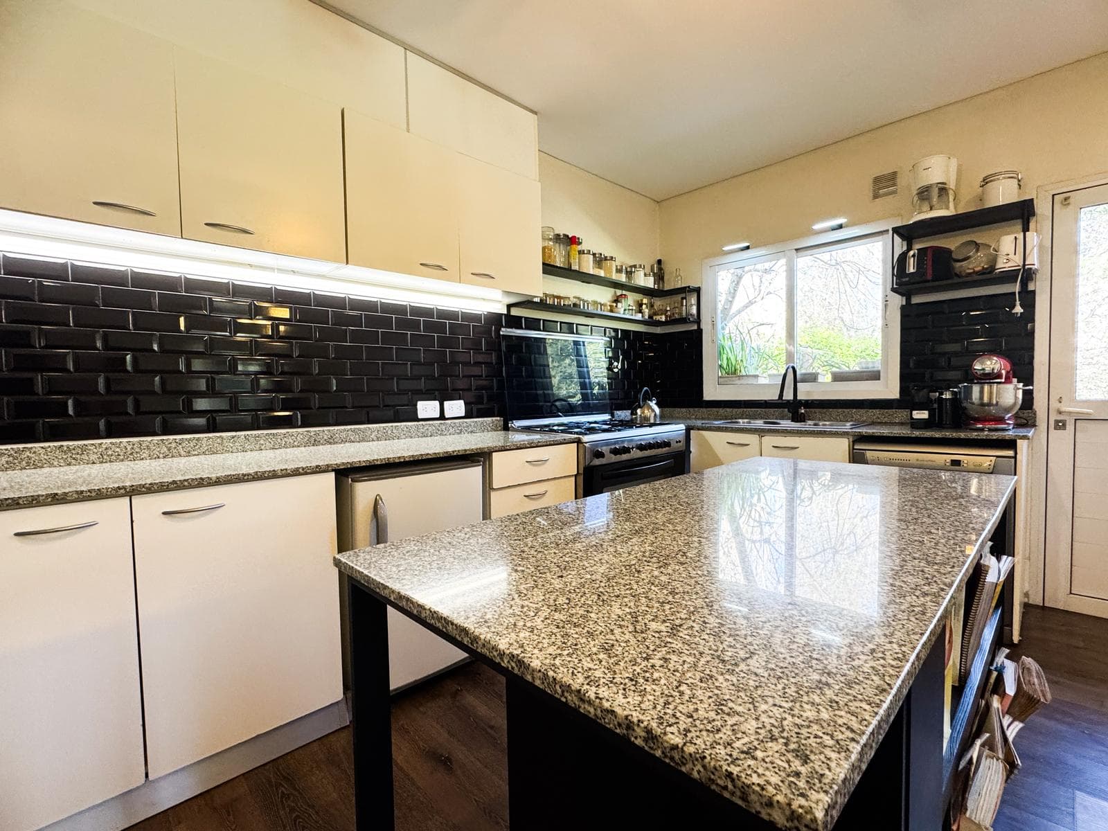 House for Sale in the Santa Barbara NeighborhoodHouse