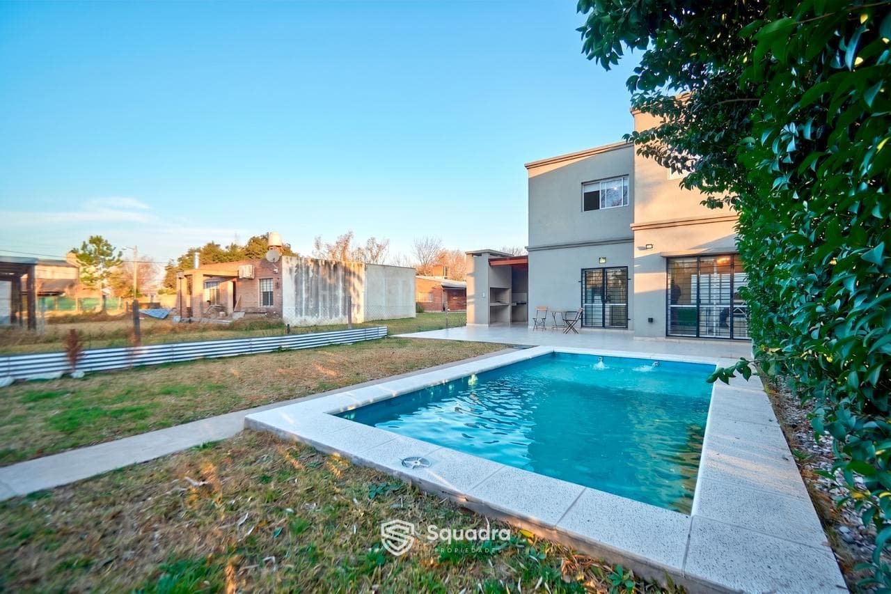 FOR SALE | TRADE - 2-bedroom house with a covered patio featuring a barbecue area and a pool - Don Quijote, Roldán.