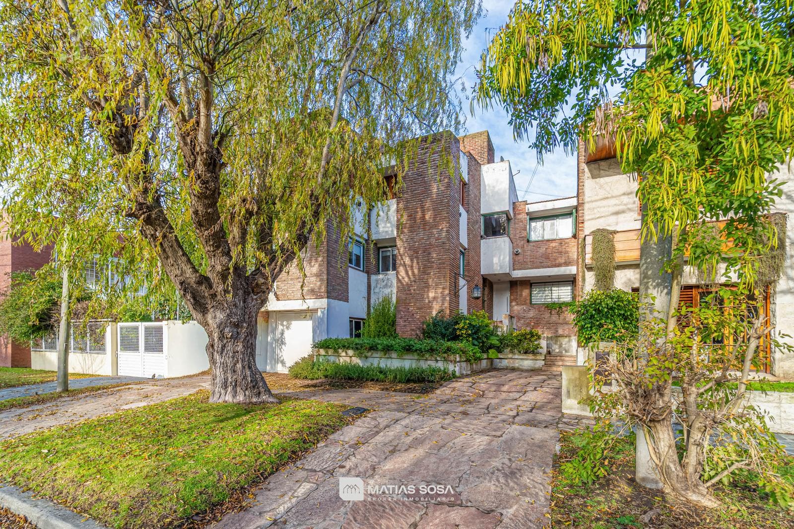 For Sale: 4-room house—plus apartment—garage—patio and barbecue area in San Carlos