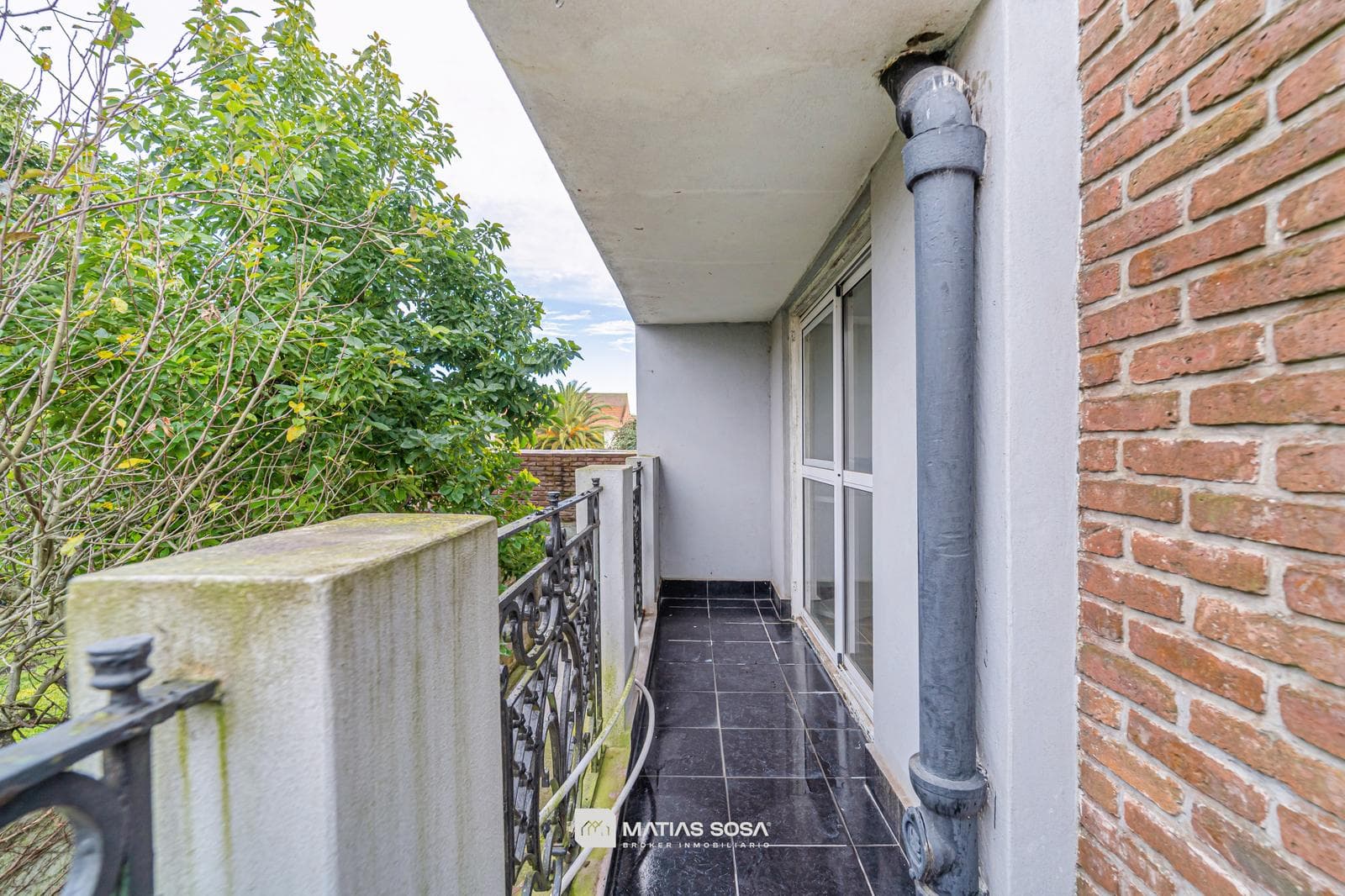 For Sale: 4-room house—plus apartment—garage—patio and barbecue area in San Carlos