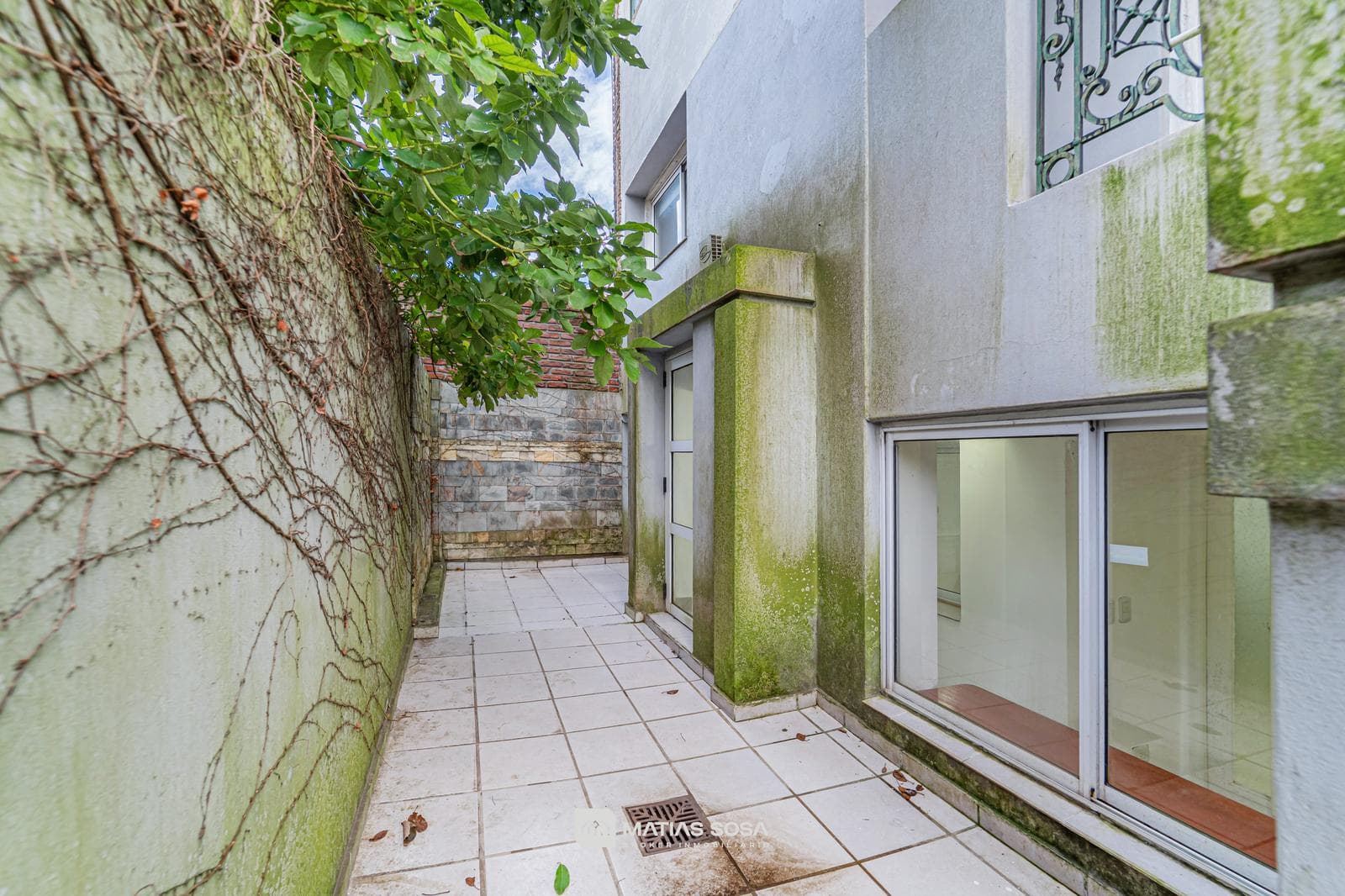 For Sale: 4-room house—plus apartment—garage—patio and barbecue area in San Carlos