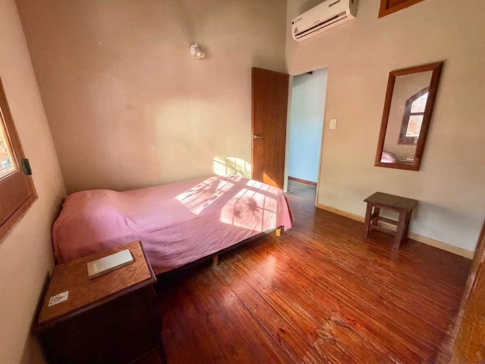 FOR SALE / TRADE – 4-BEDROOM HOUSE WITH GARDEN, BARBECUE AREA, AND GARAGE – LOMAS DE ALBERDI, ROSARIO