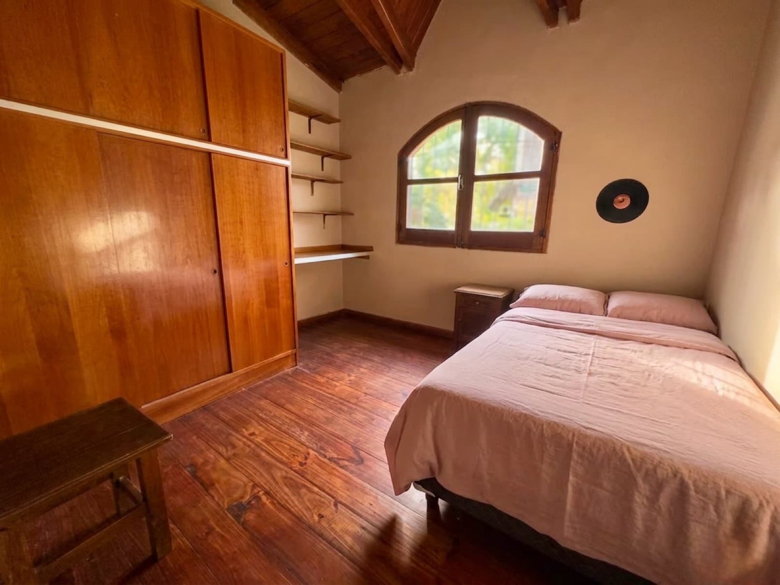 FOR SALE / TRADE – 4-BEDROOM HOUSE WITH GARDEN, BARBECUE AREA, AND GARAGE – LOMAS DE ALBERDI, ROSARIO