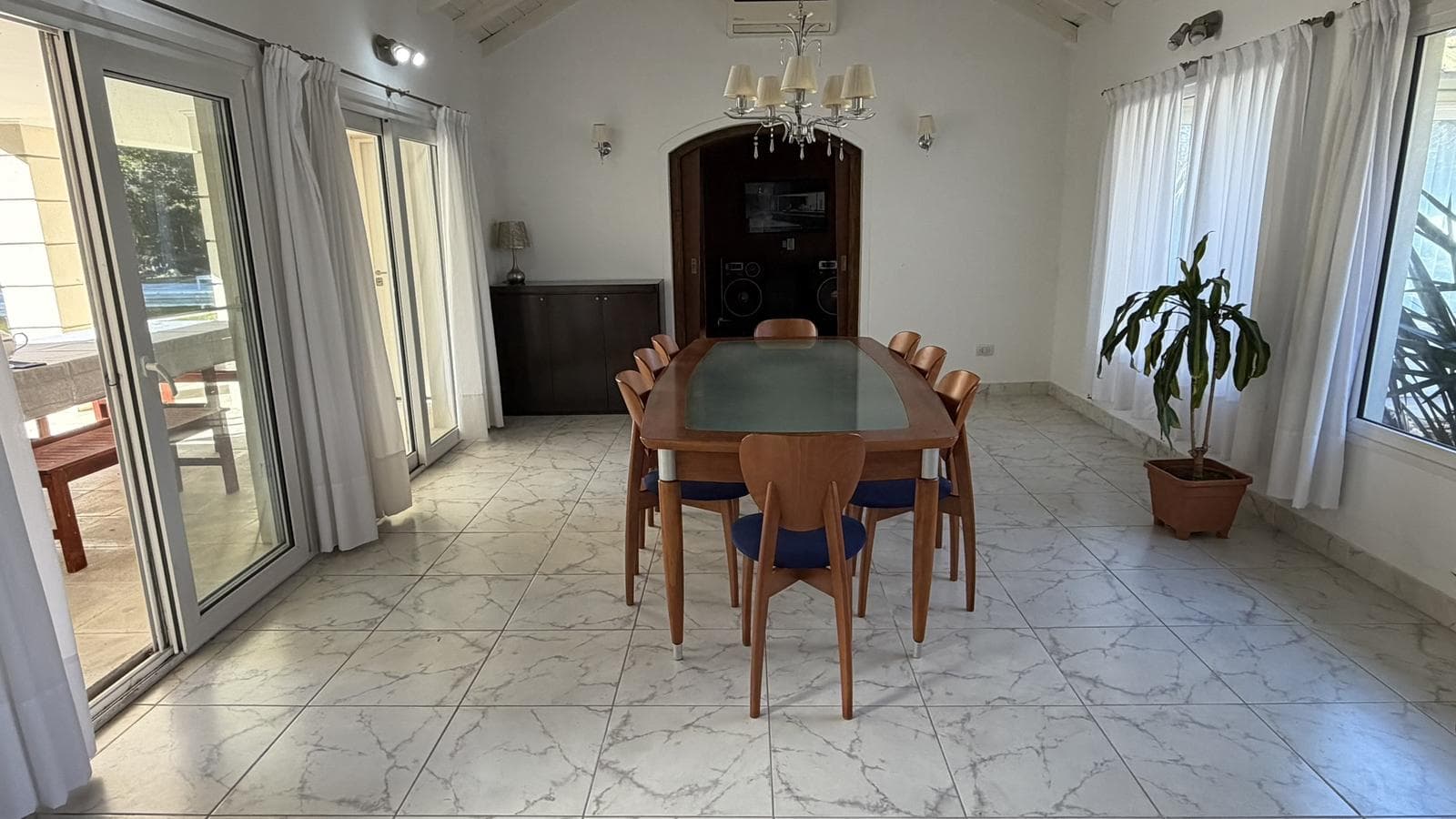 6-Room House for Sale in Pilar