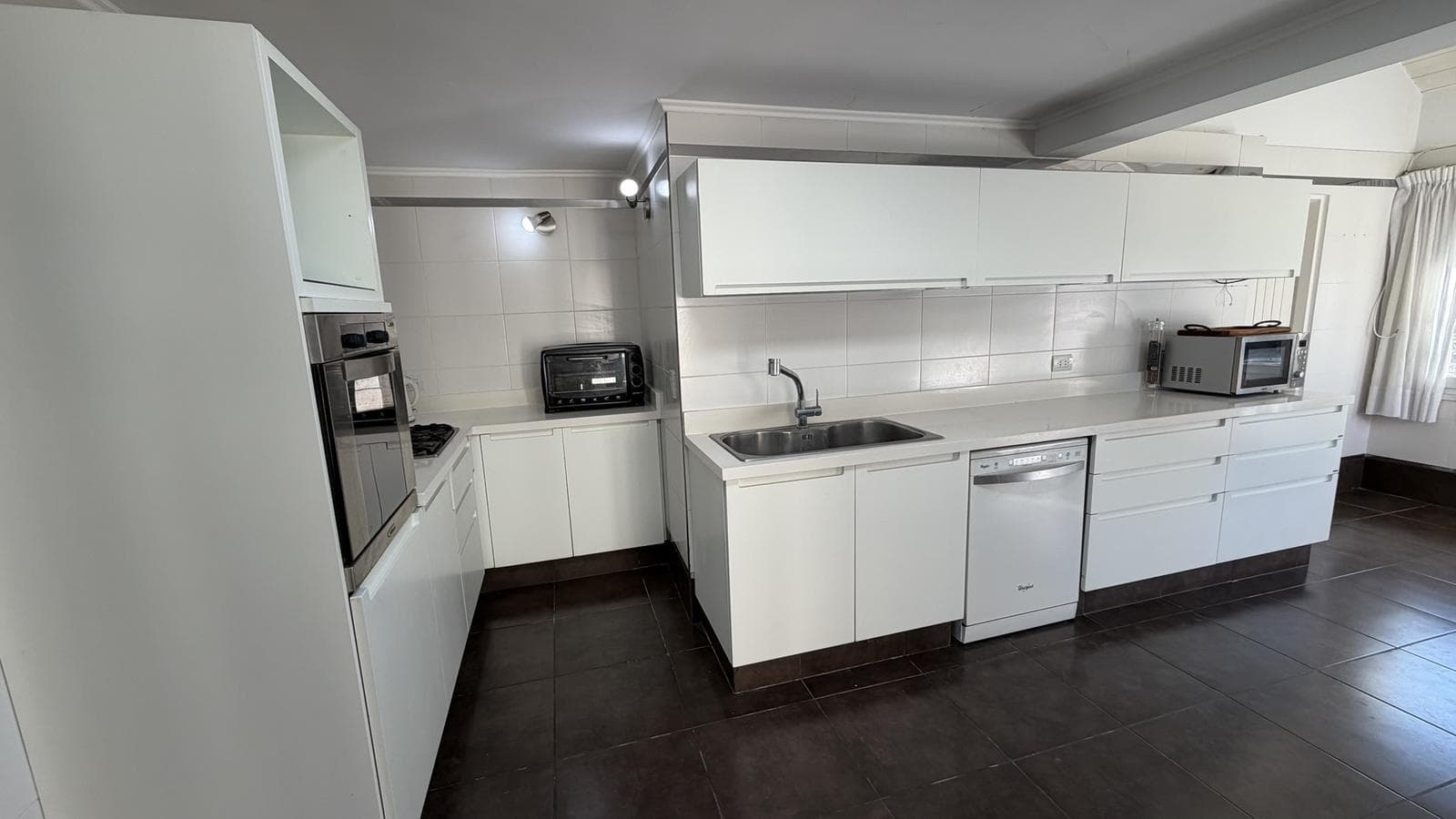 6-Room House for Sale in Pilar