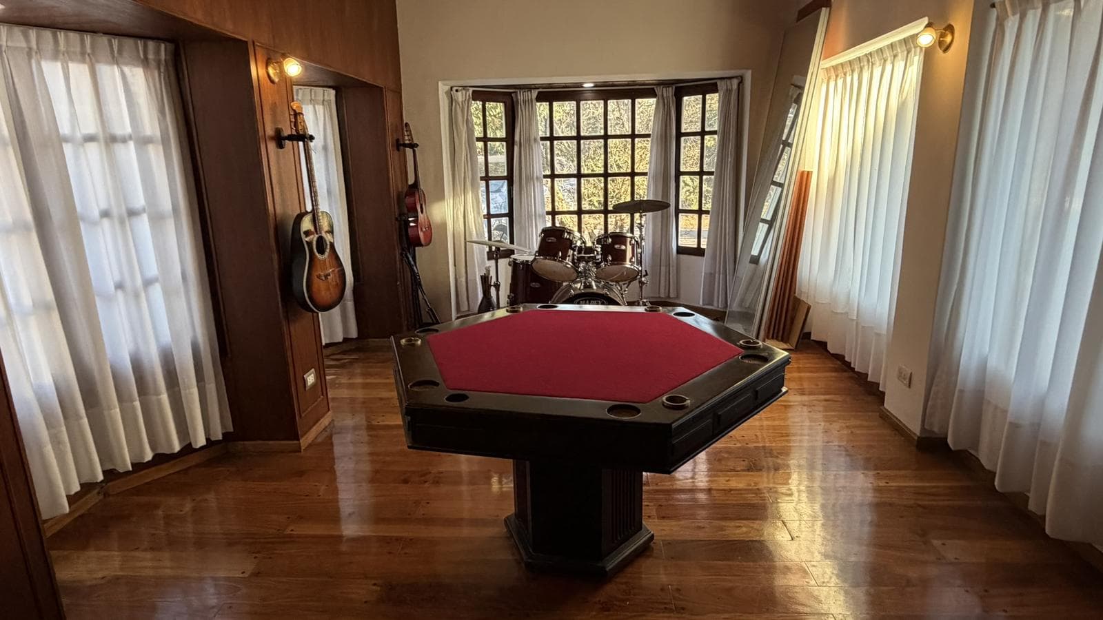 6-Room House for Sale in Pilar